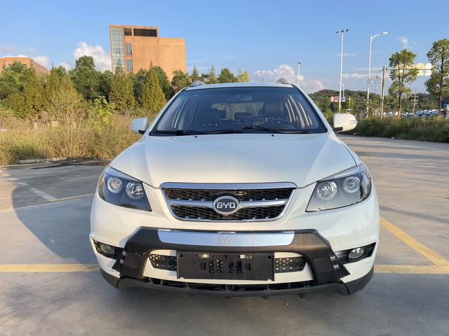 BYD S6