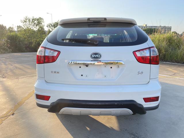 BYD S6