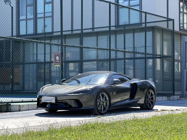 McLaren GT