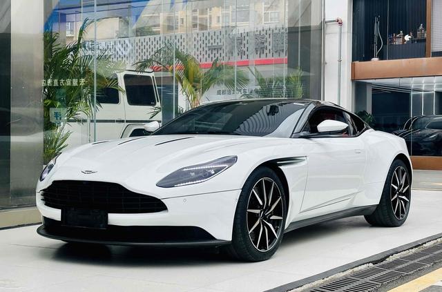 Aston Martin DB11