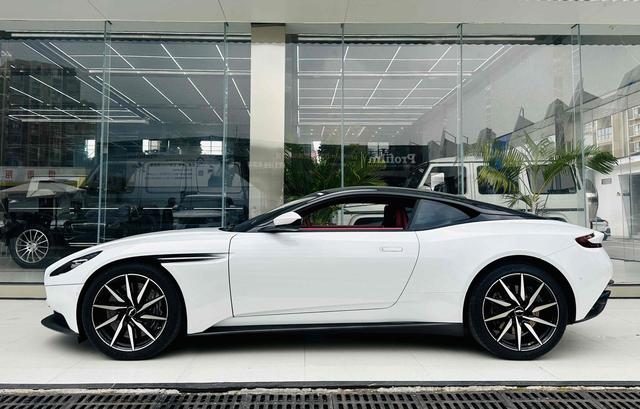 Aston Martin DB11