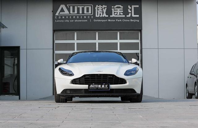 Aston Martin DB11