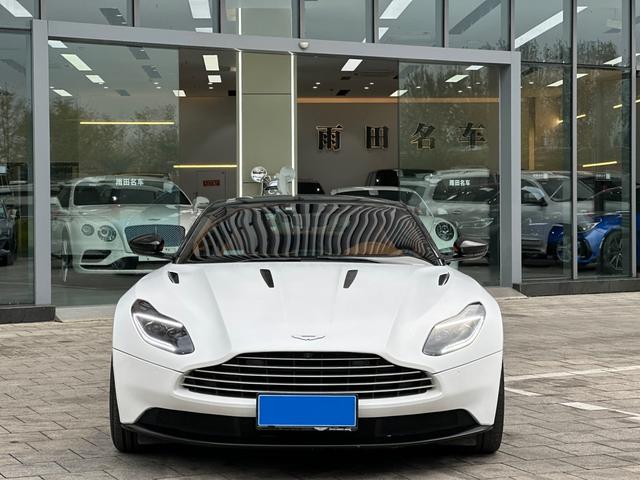 Aston Martin DB11