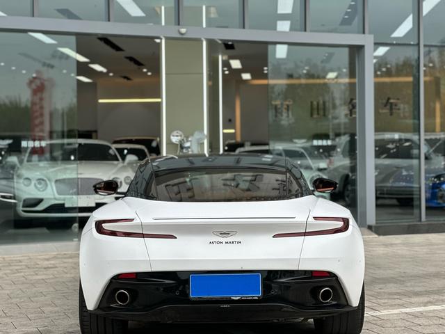 Aston Martin DB11