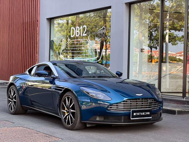 Aston Martin DB11