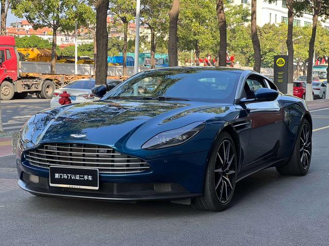 Aston Martin DB11