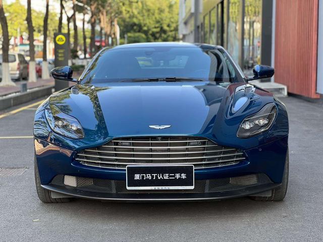 Aston Martin DB11