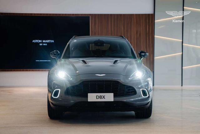 Aston Martin DBX