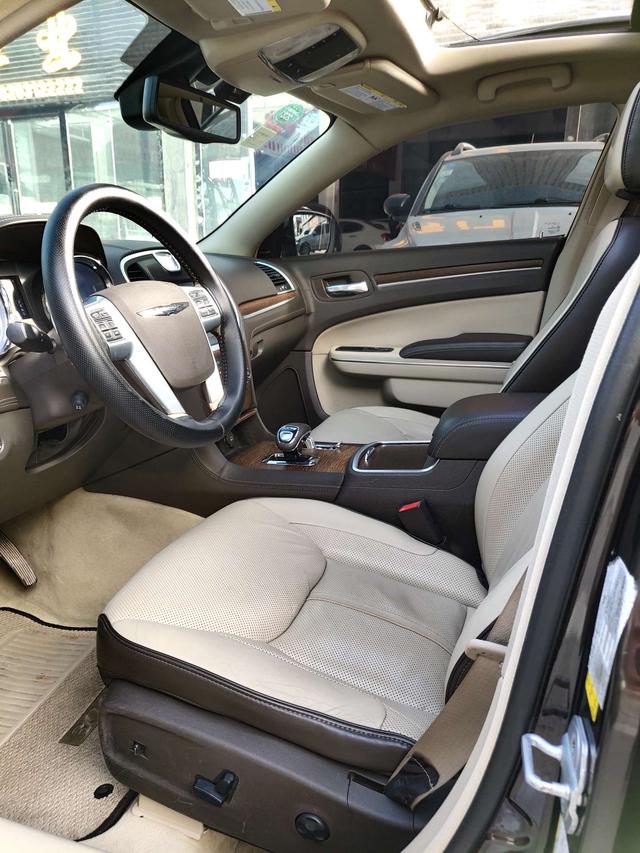 Chrysler 300C (imported)