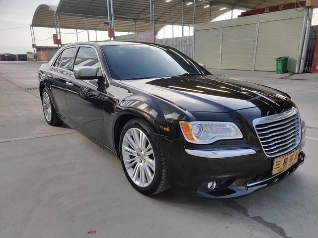 Chrysler 300C (imported)