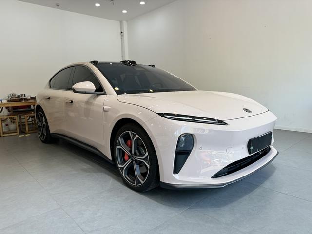 NIO ET5