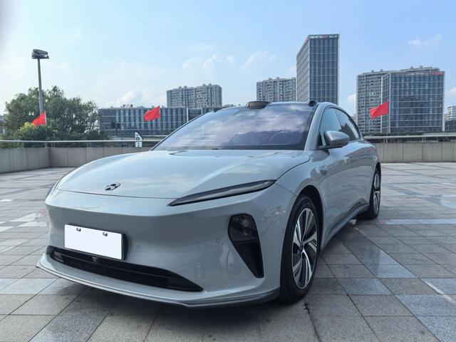 NIO ET5