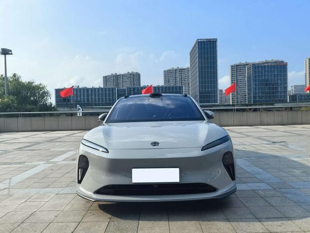 NIO ET5