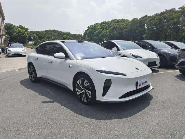 NIO ET5