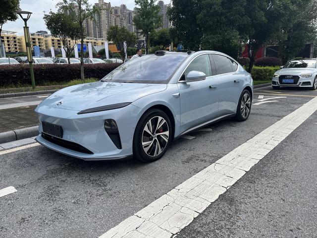 NIO ET5