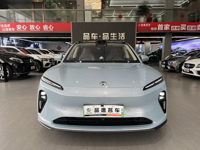 NIO ET5