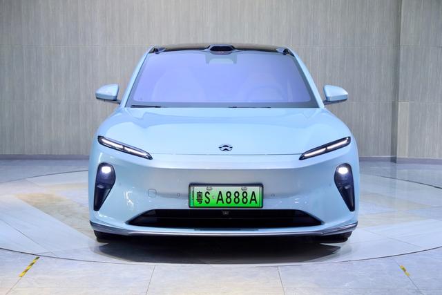 NIO ET5