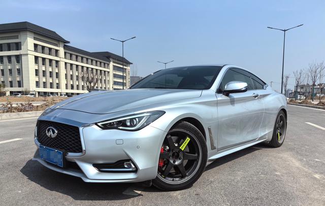 Infiniti Q60