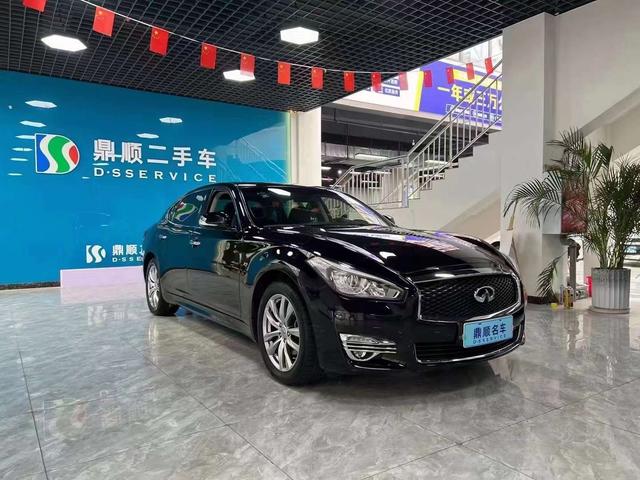 Infiniti Q70