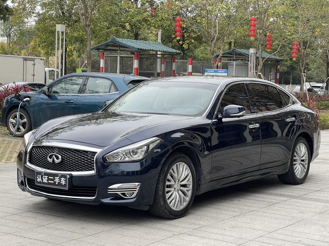 Infiniti Q70