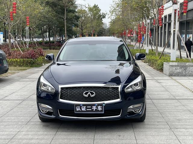 Infiniti Q70