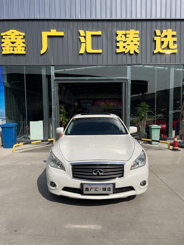 Infiniti Q70