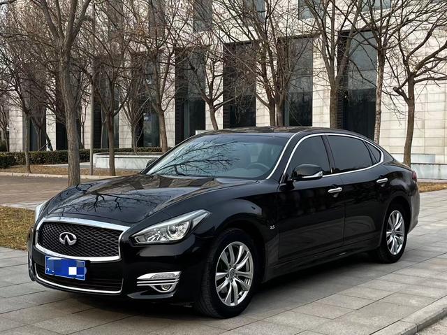 Infiniti Q70