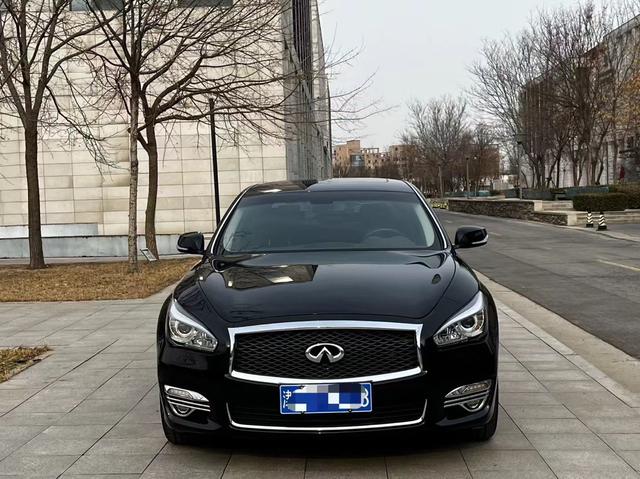 Infiniti Q70