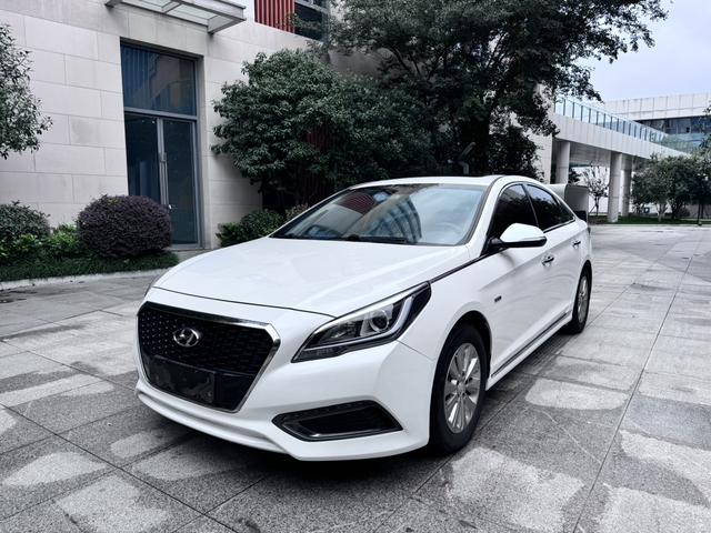 Hyundai Sonata nine