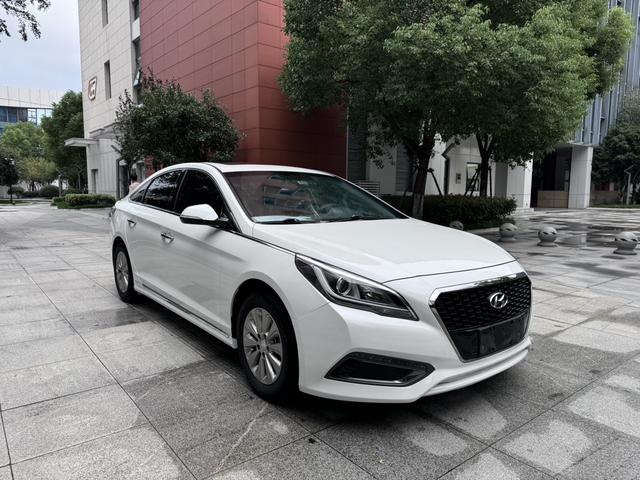 Hyundai Sonata nine