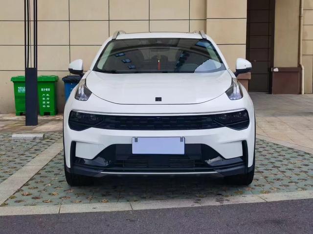 Lynk & Co 01