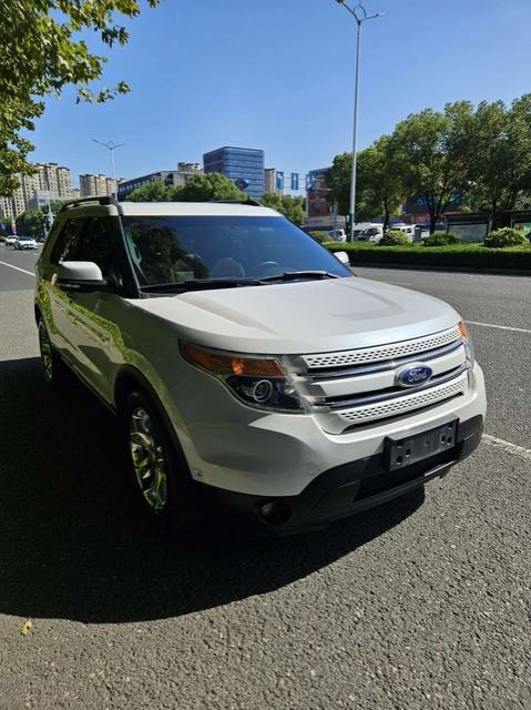 Ford Explorer (imported)