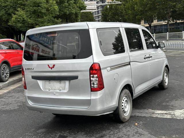 Wuling Rongguang V