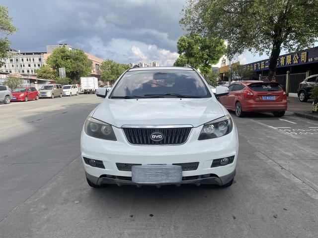 BYD S6