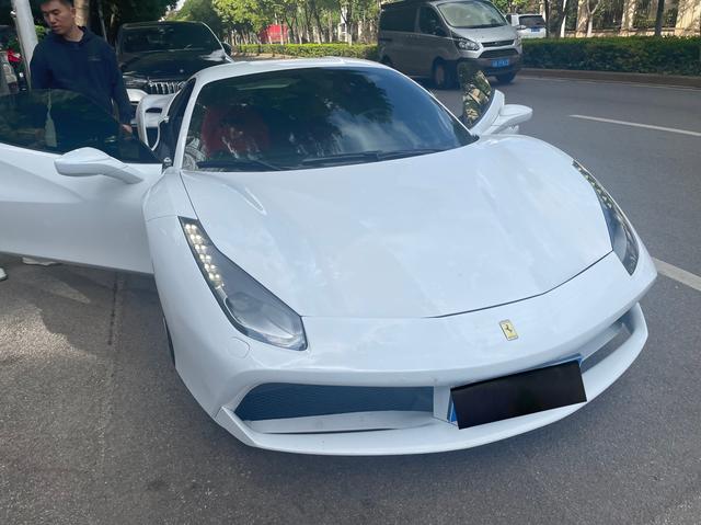 Ferrari 488