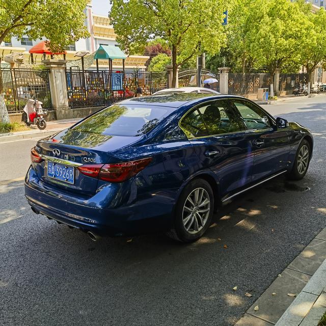 Infiniti Q50L