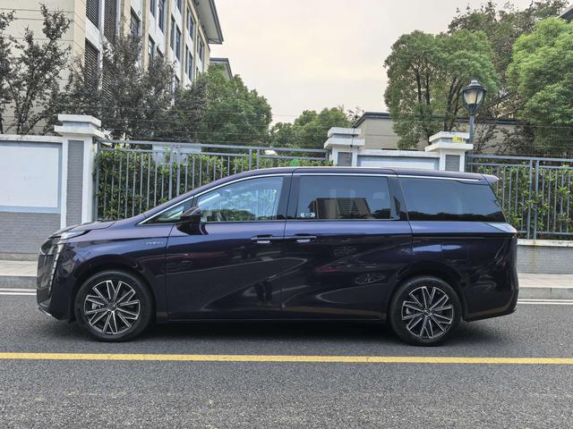 GAC Trumpchi E8 PHEV