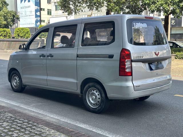 Wuling Hongguang V