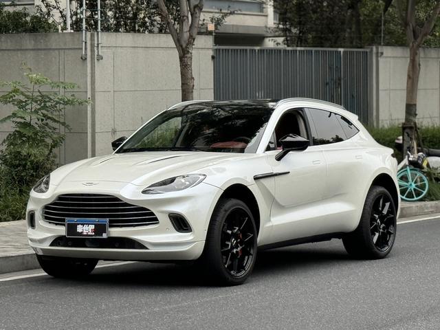 Aston Martin DBX