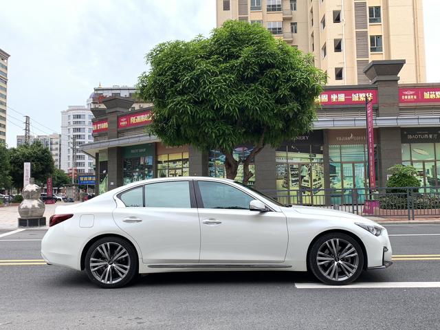 Infiniti Q50L