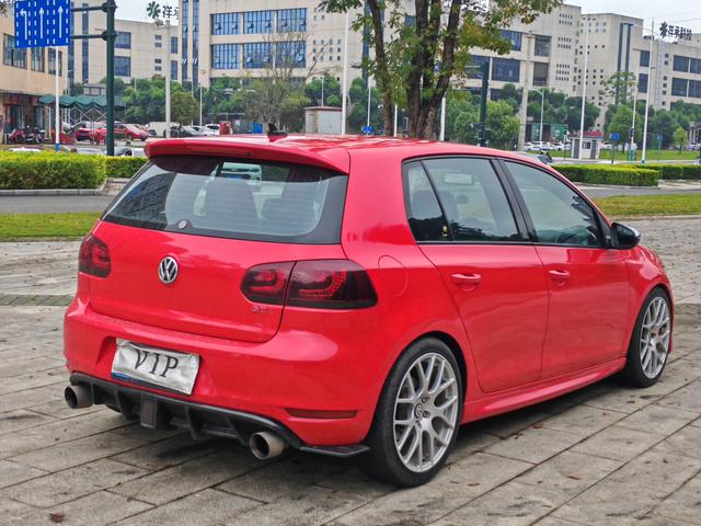 Volkswagen Golf GTI