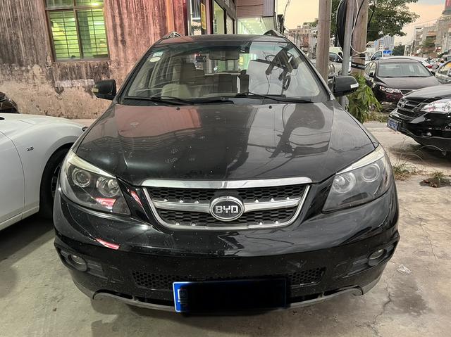 BYD S6