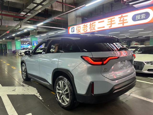 NIO ES6