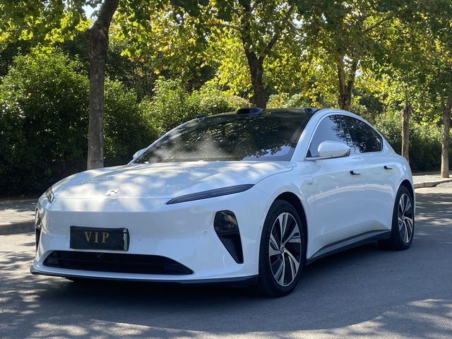 NIO ET5