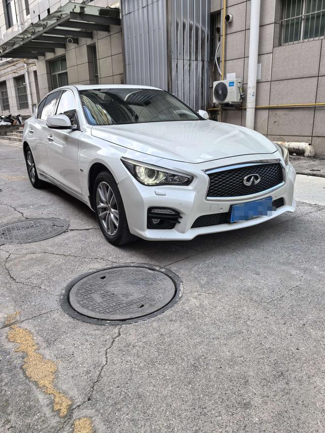 Infiniti Q50L