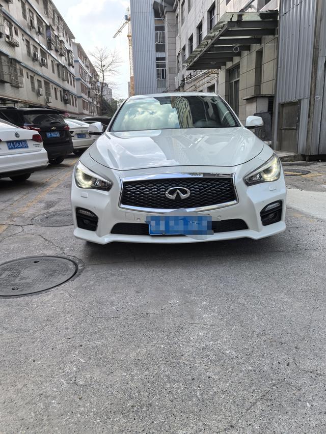 Infiniti Q50L