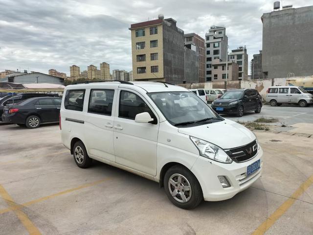 Wuling Rongguang V