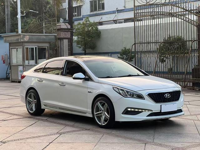 Hyundai Sonata nine