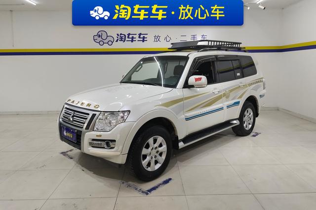 Mitsubishi Pajero (imported)