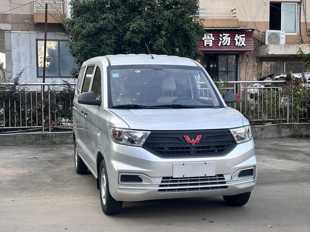 Wuling Hongguang V